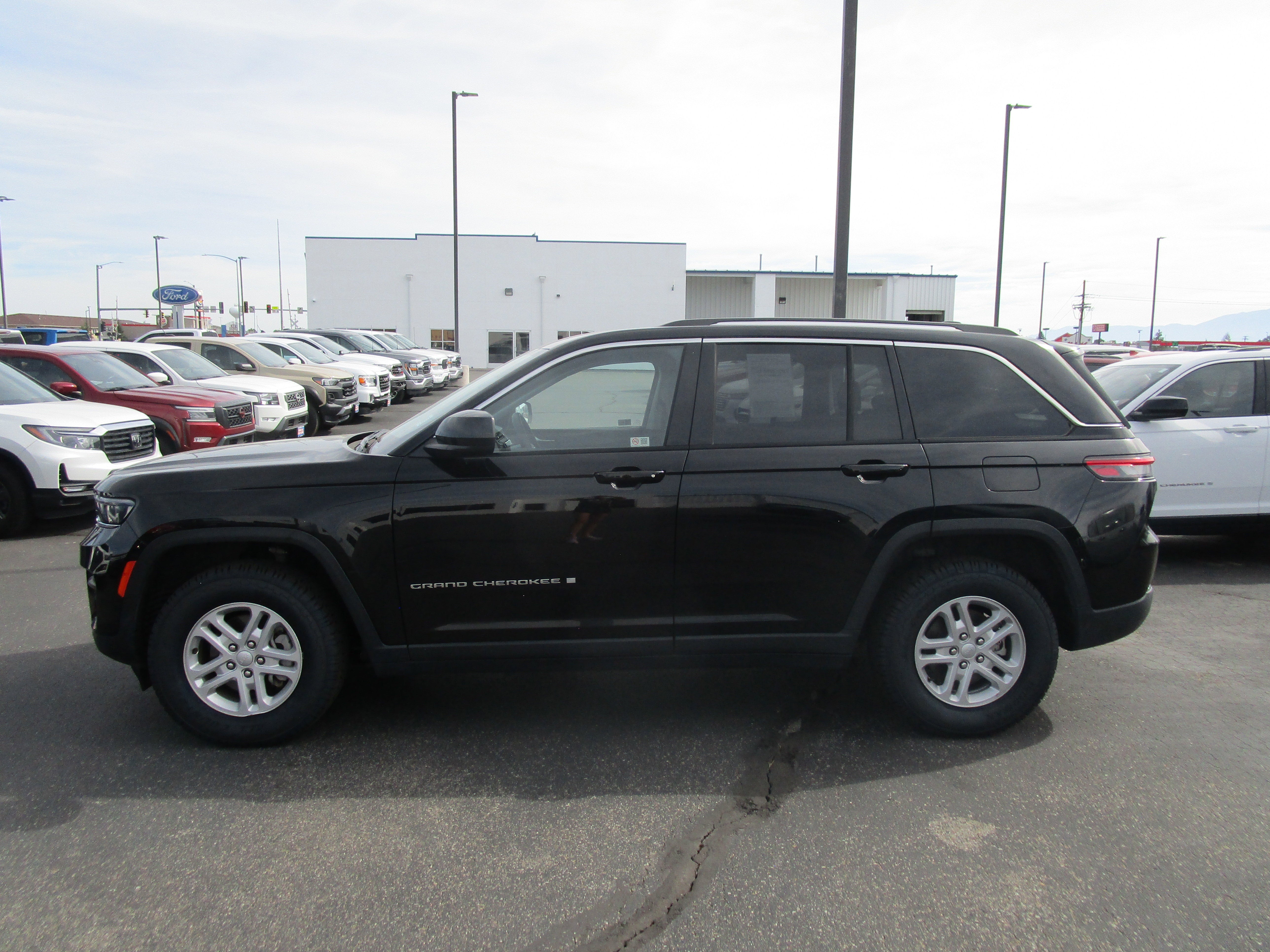 2023 Jeep Grand Cherokee Laredo