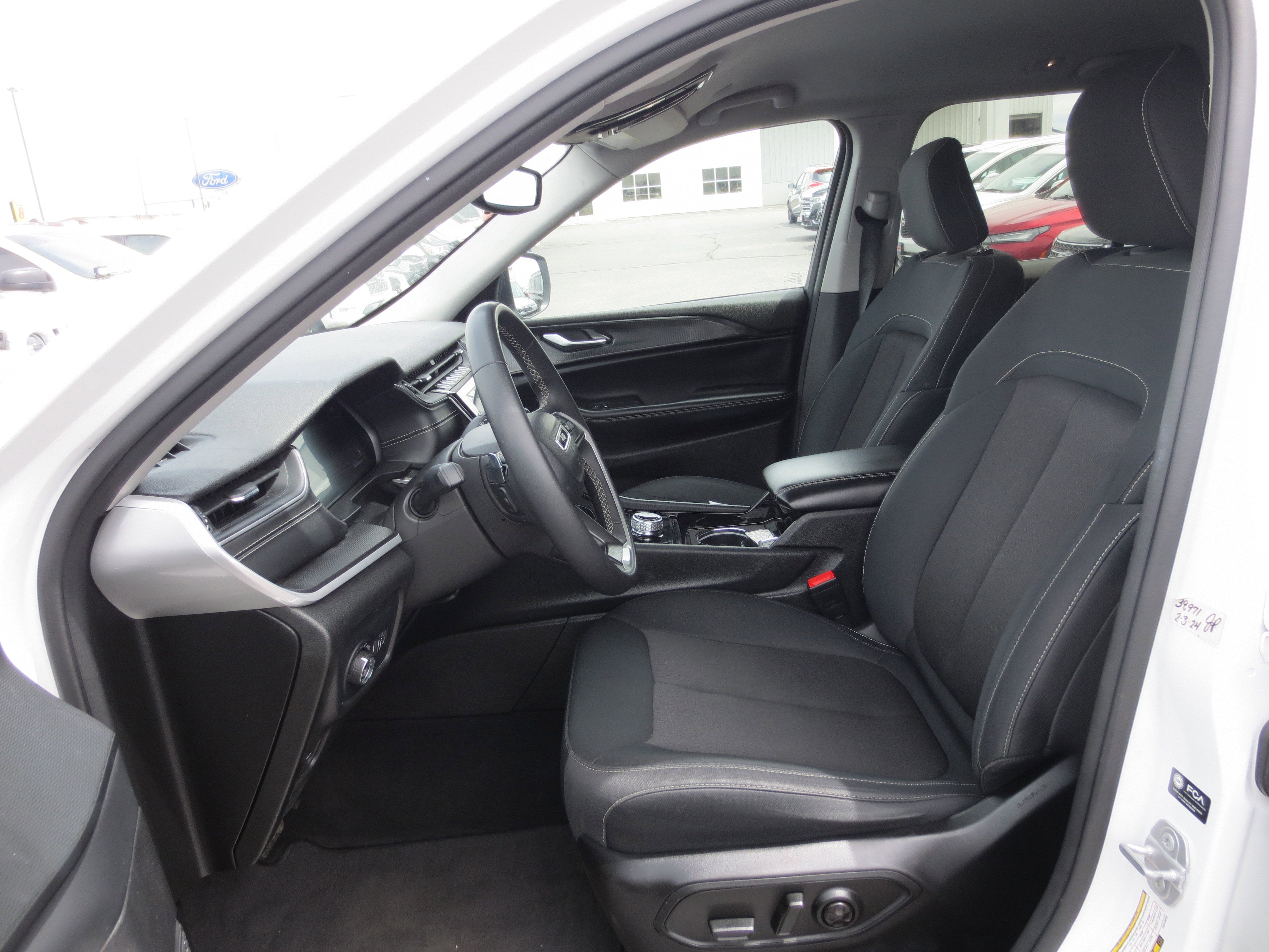 2023 Jeep Grand Cherokee Laredo