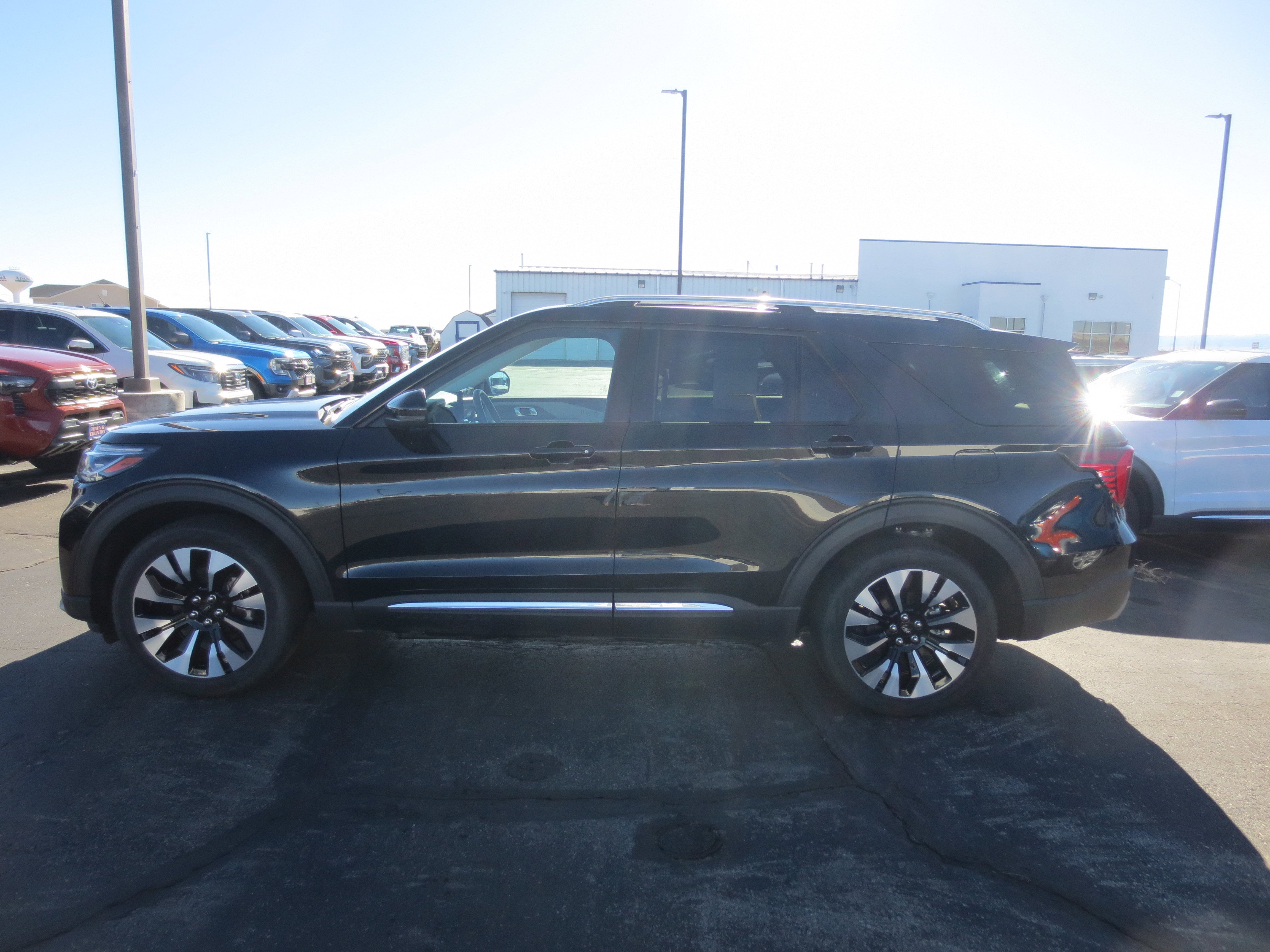 2025 Ford Explorer Platinum