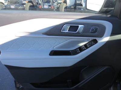 2025 Ford Explorer Platinum