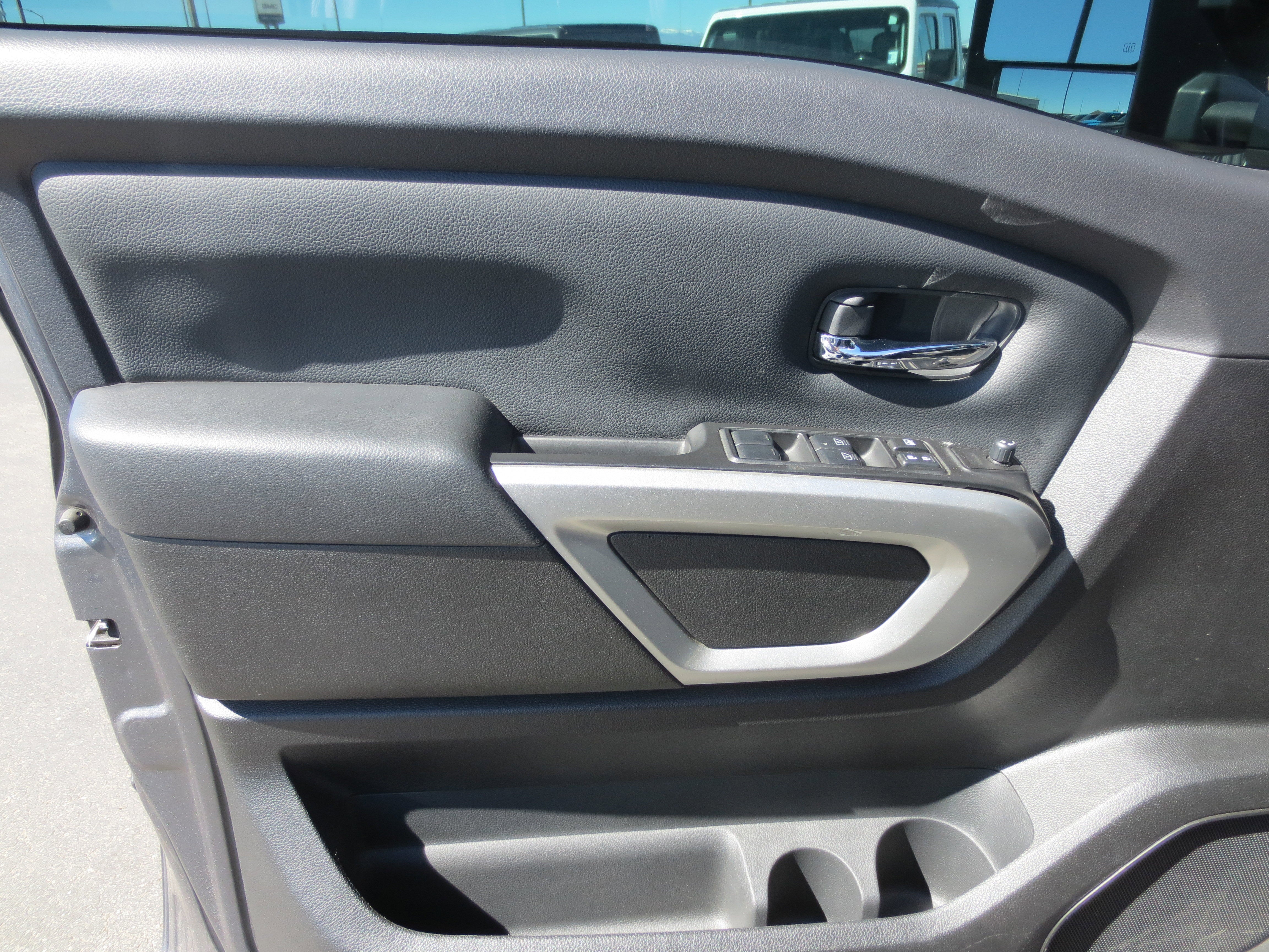 2024 Nissan Titan XD SV