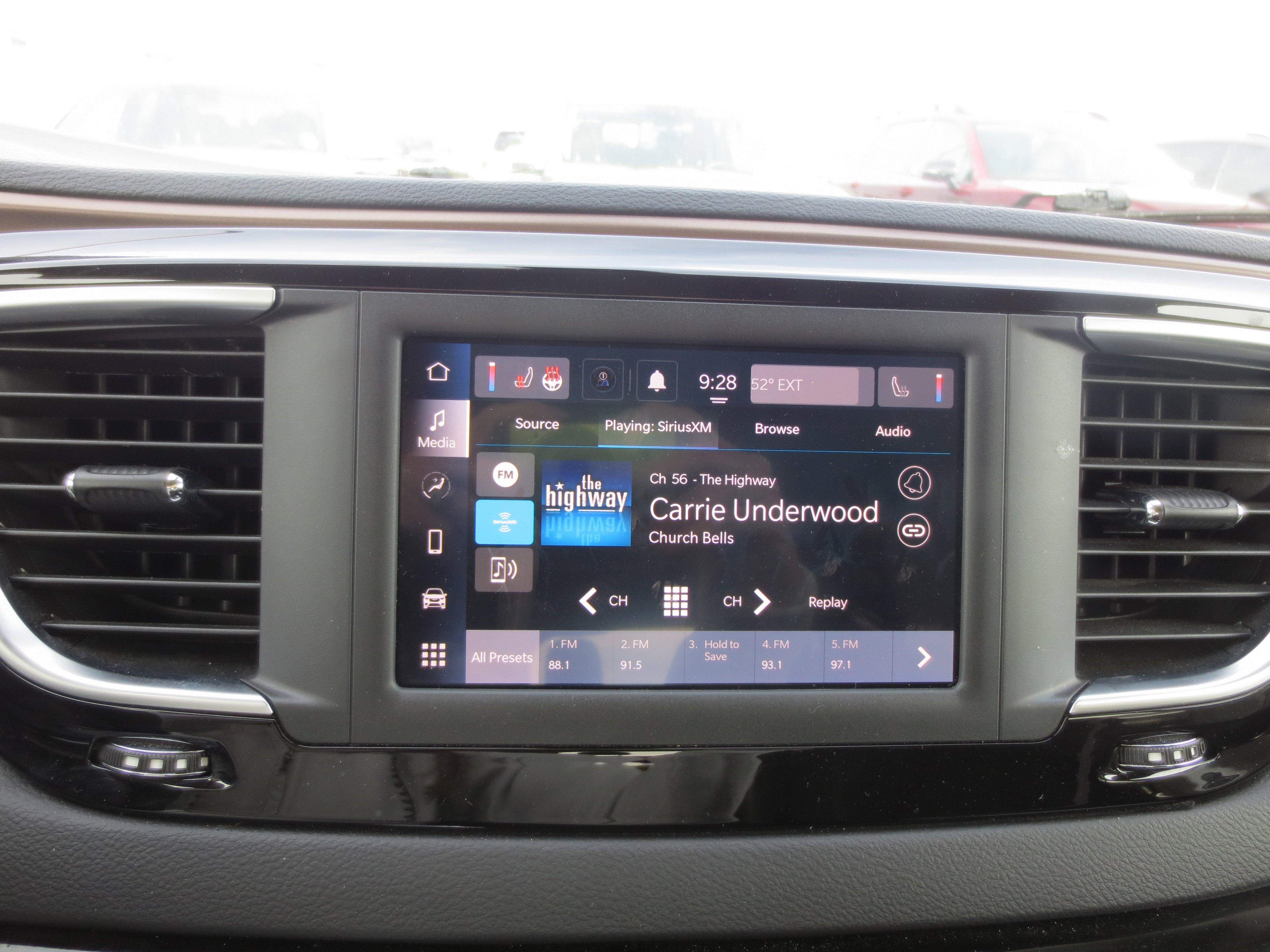 2022 Chrysler Voyager LX