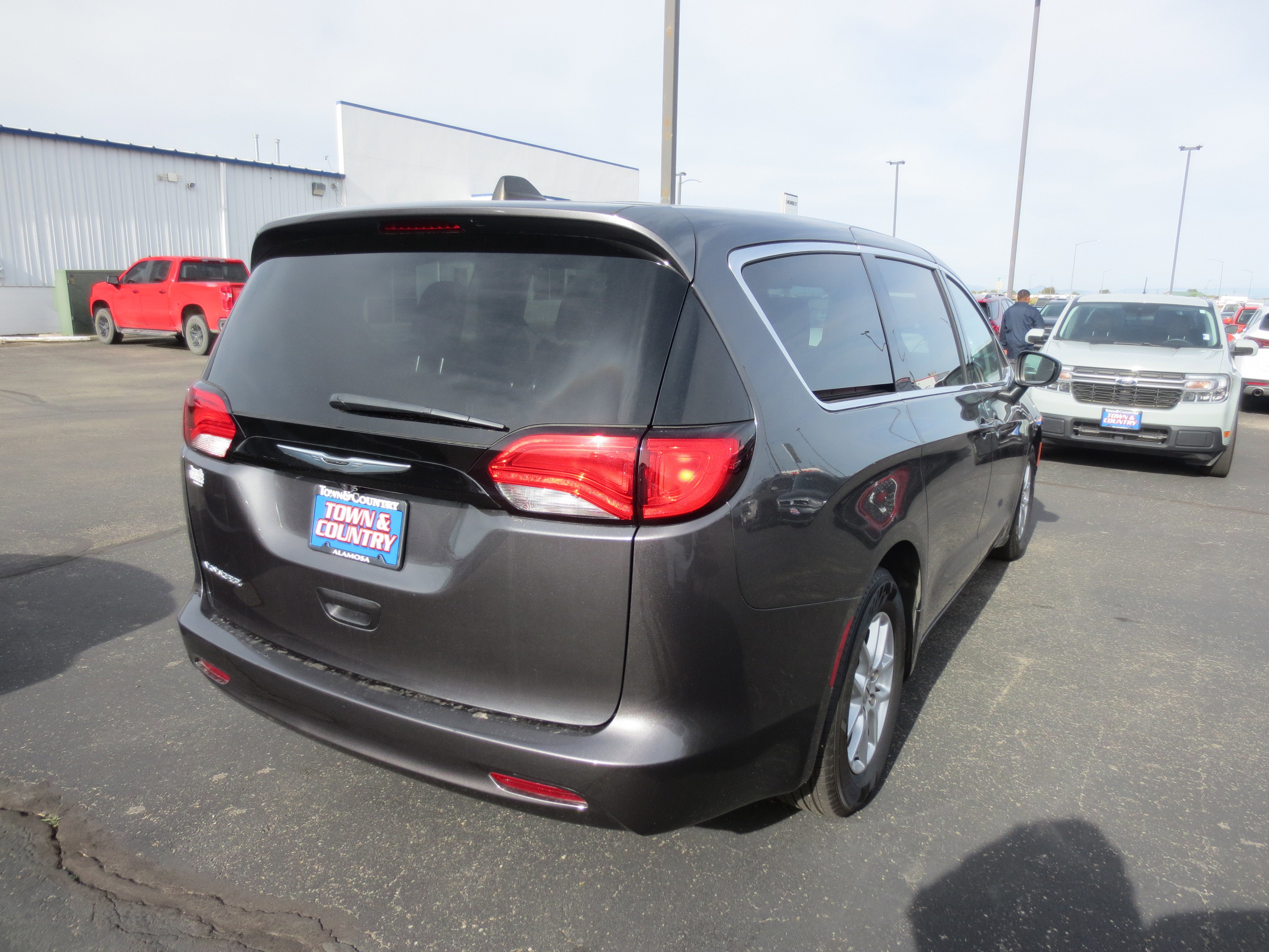 2022 Chrysler Voyager LX