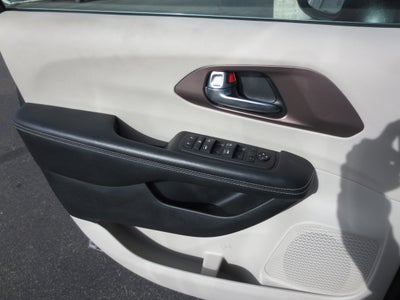 2022 Chrysler Voyager LX