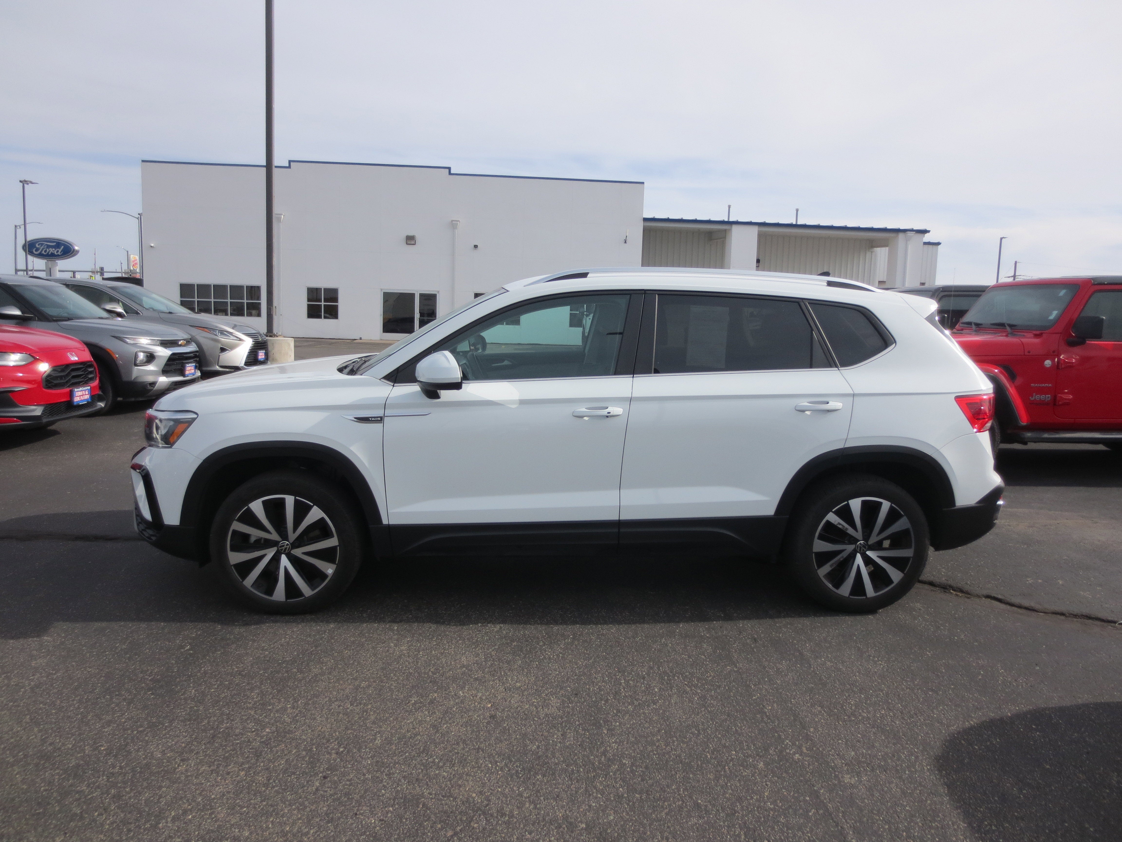 2024 Volkswagen Taos SE