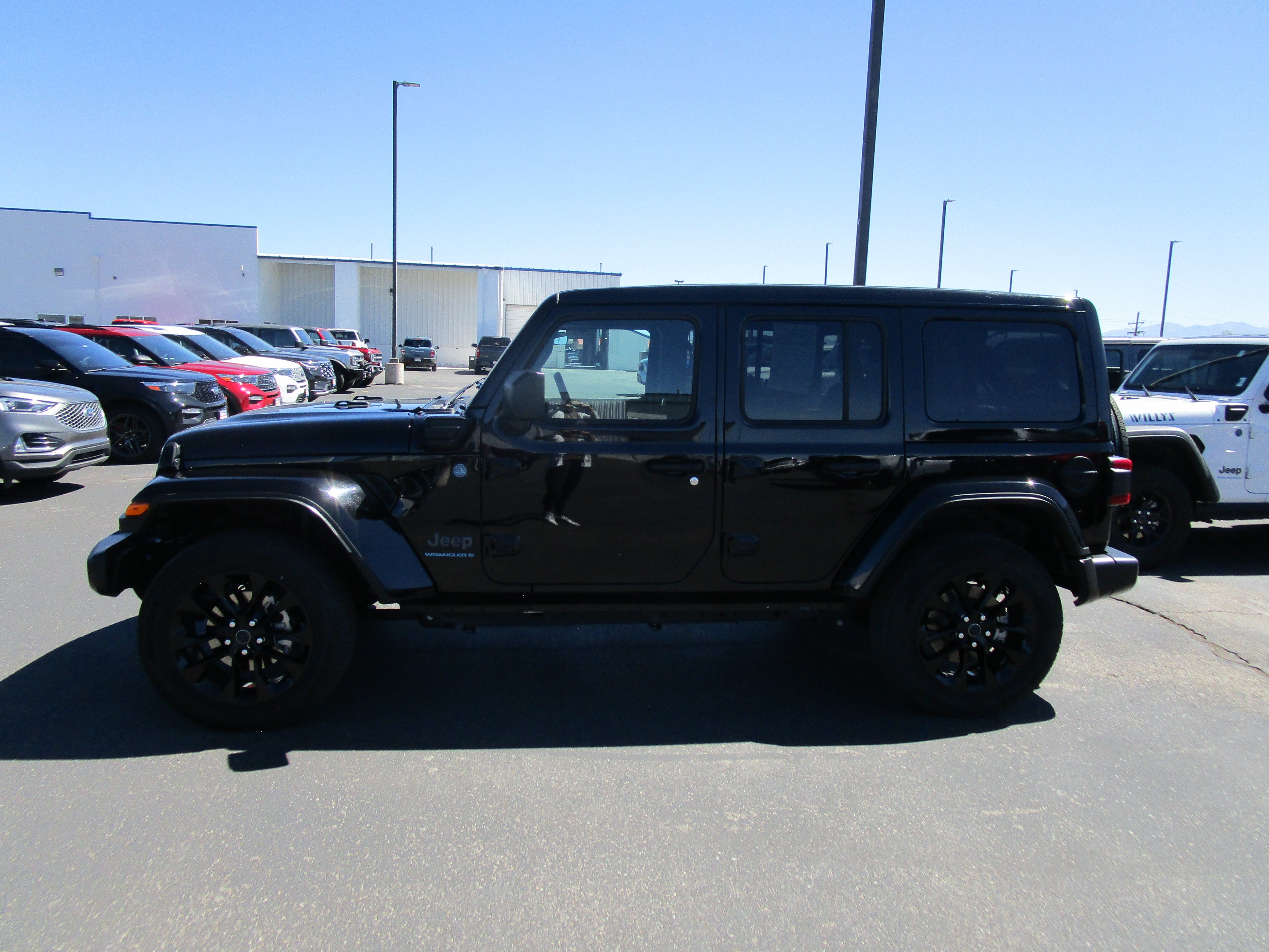 2025 Jeep Wrangler 4xe Sahara