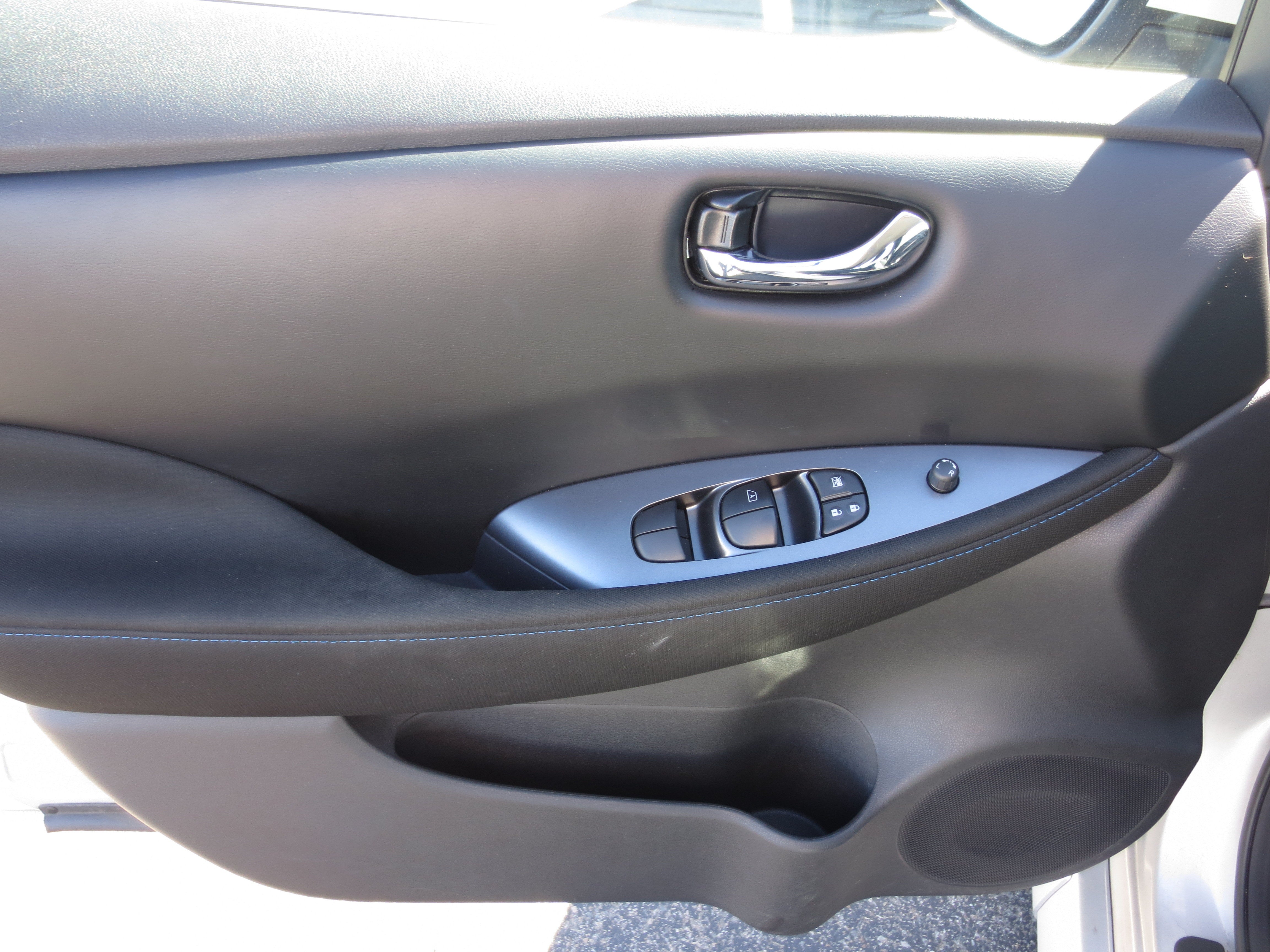 2025 Nissan LEAF S