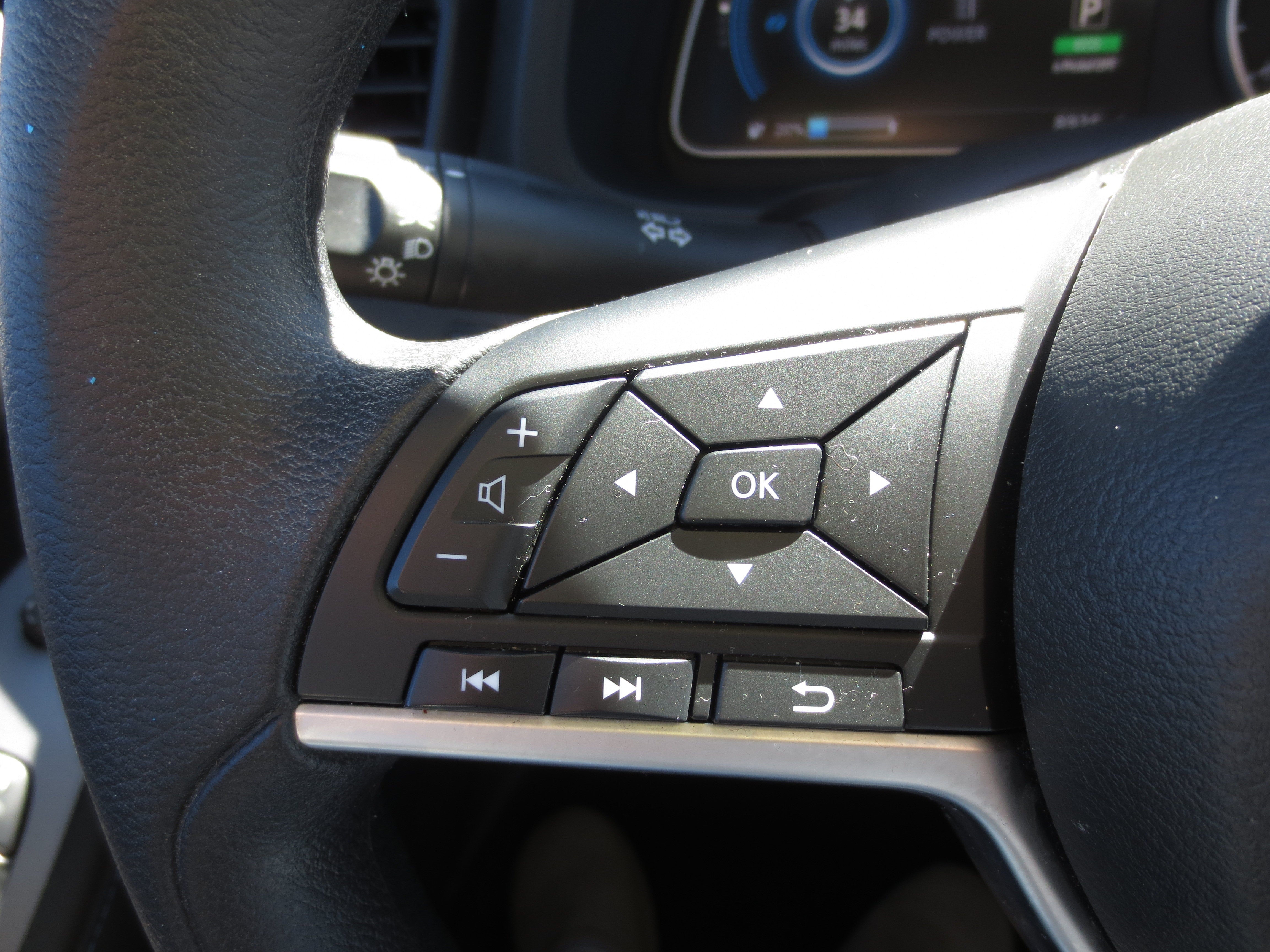 2025 Nissan LEAF S