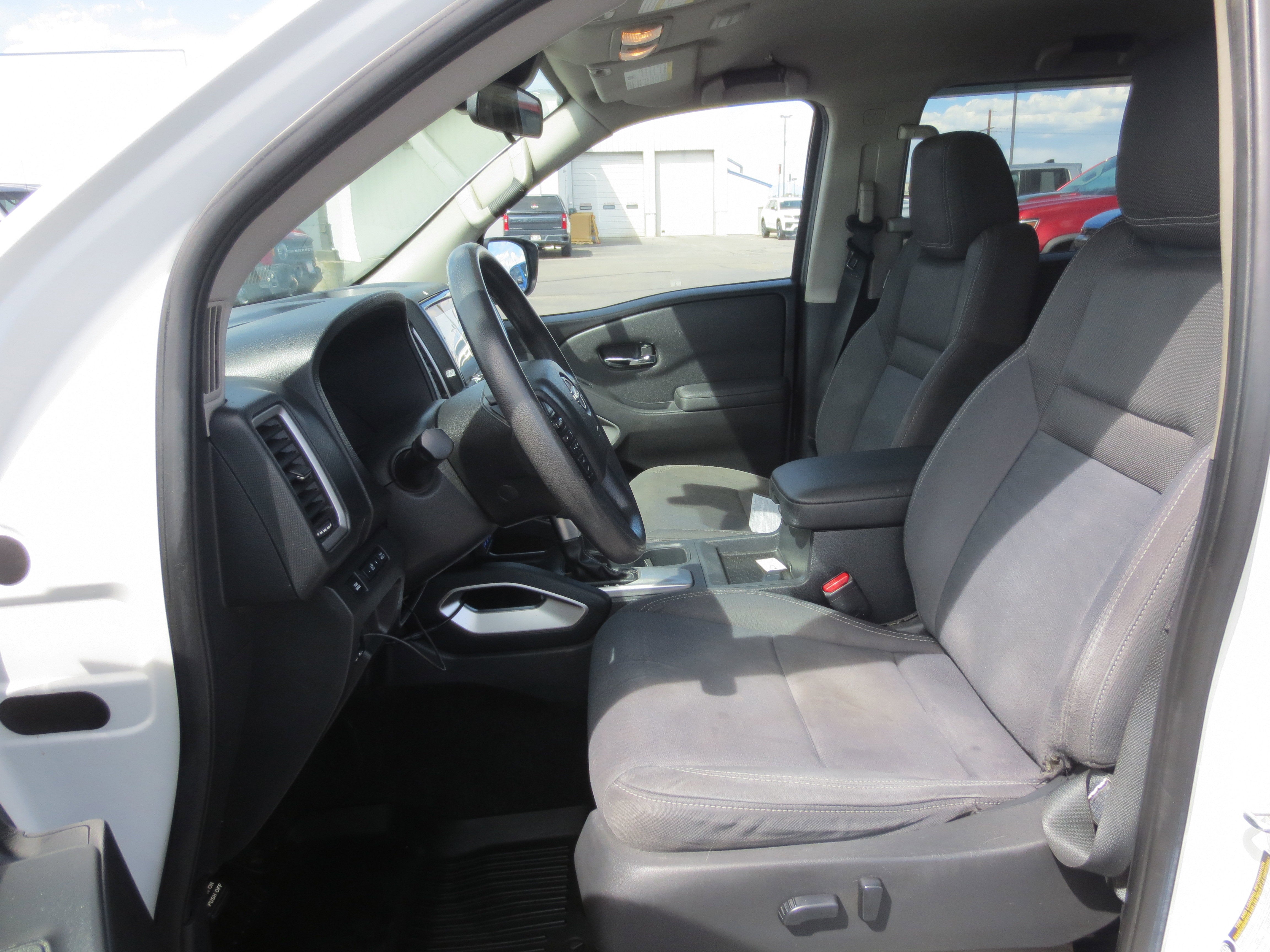 2022 Nissan Frontier SV