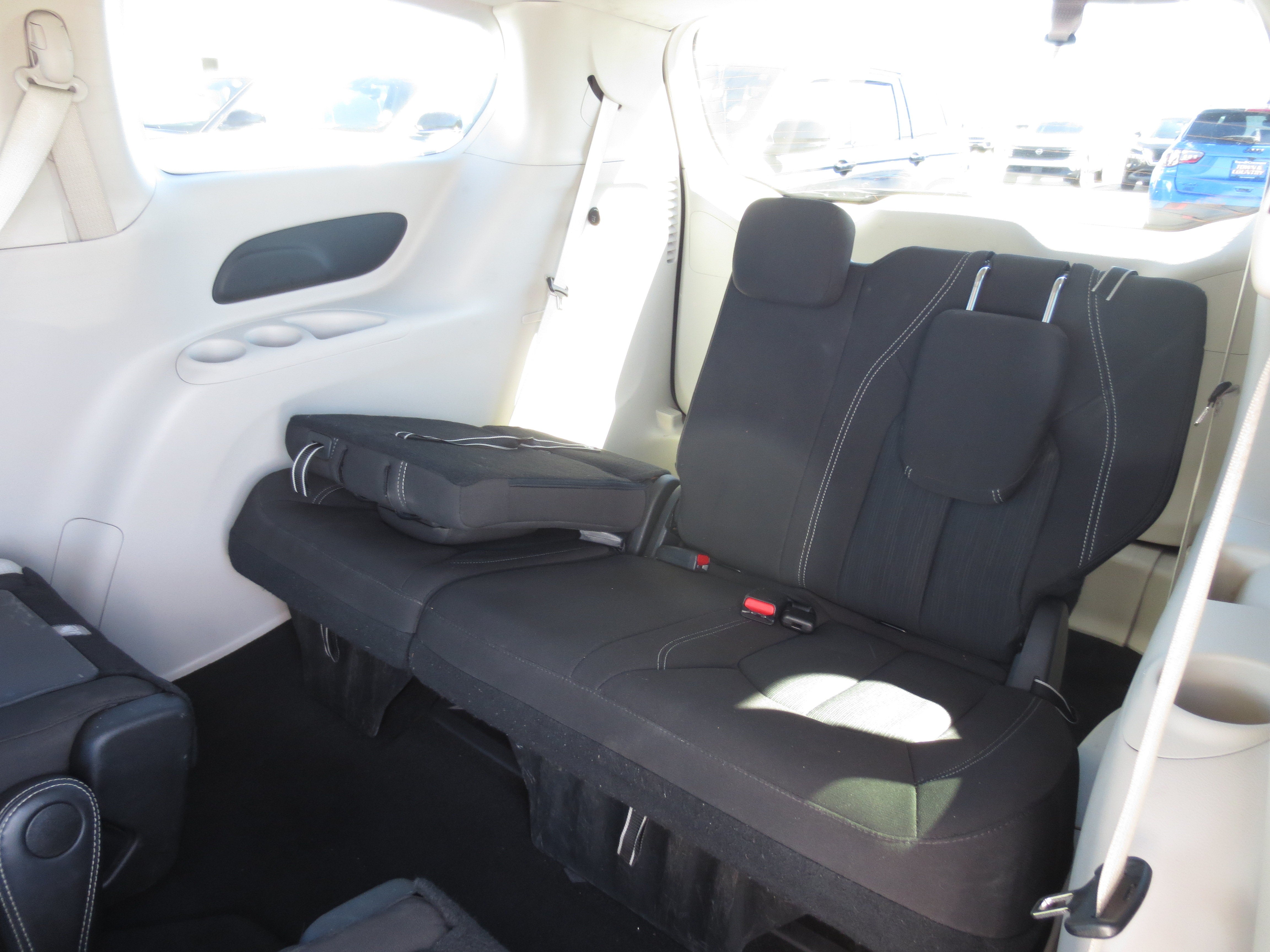 2024 Chrysler Voyager LX