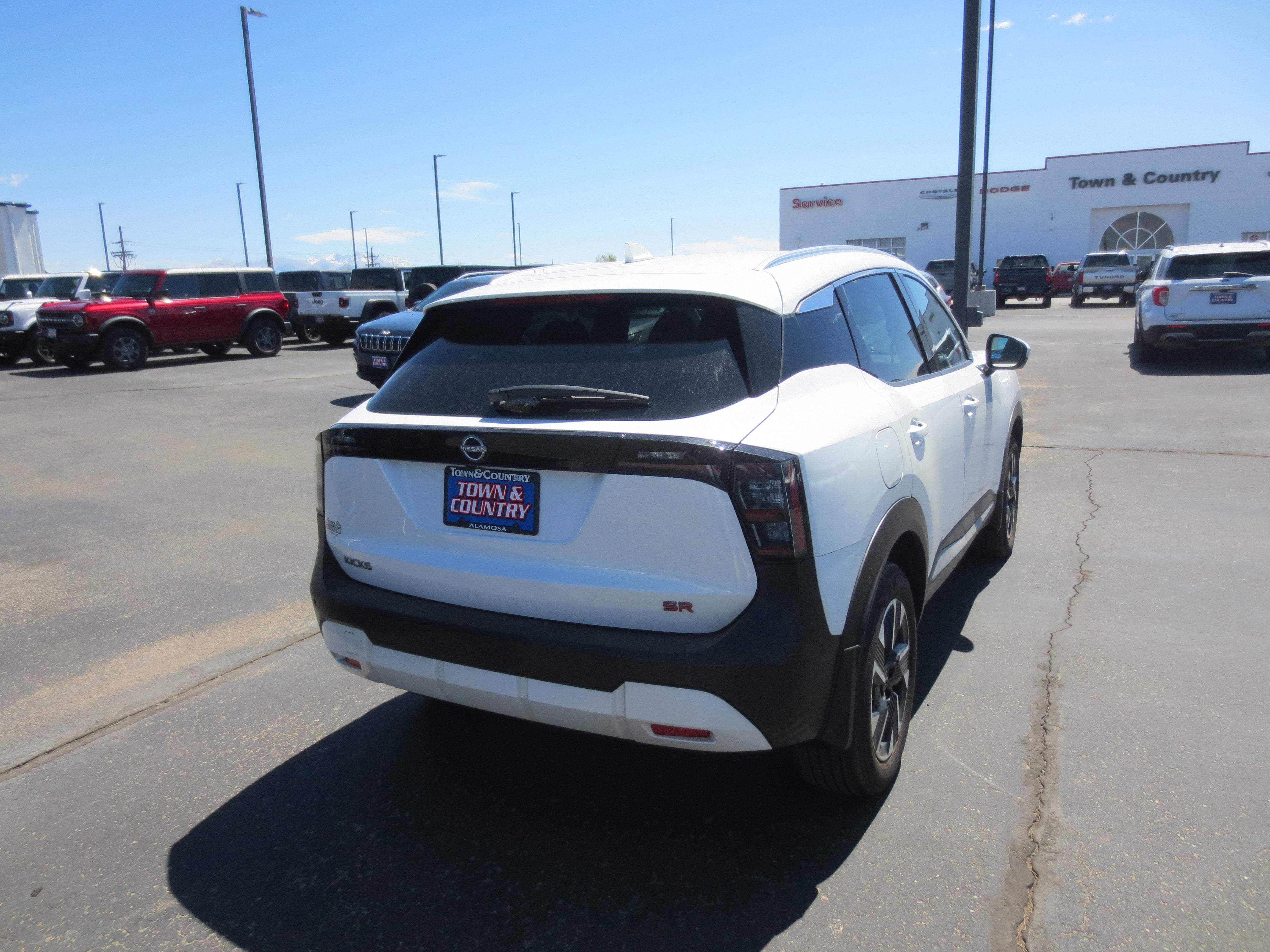 2025 Nissan Kicks SR