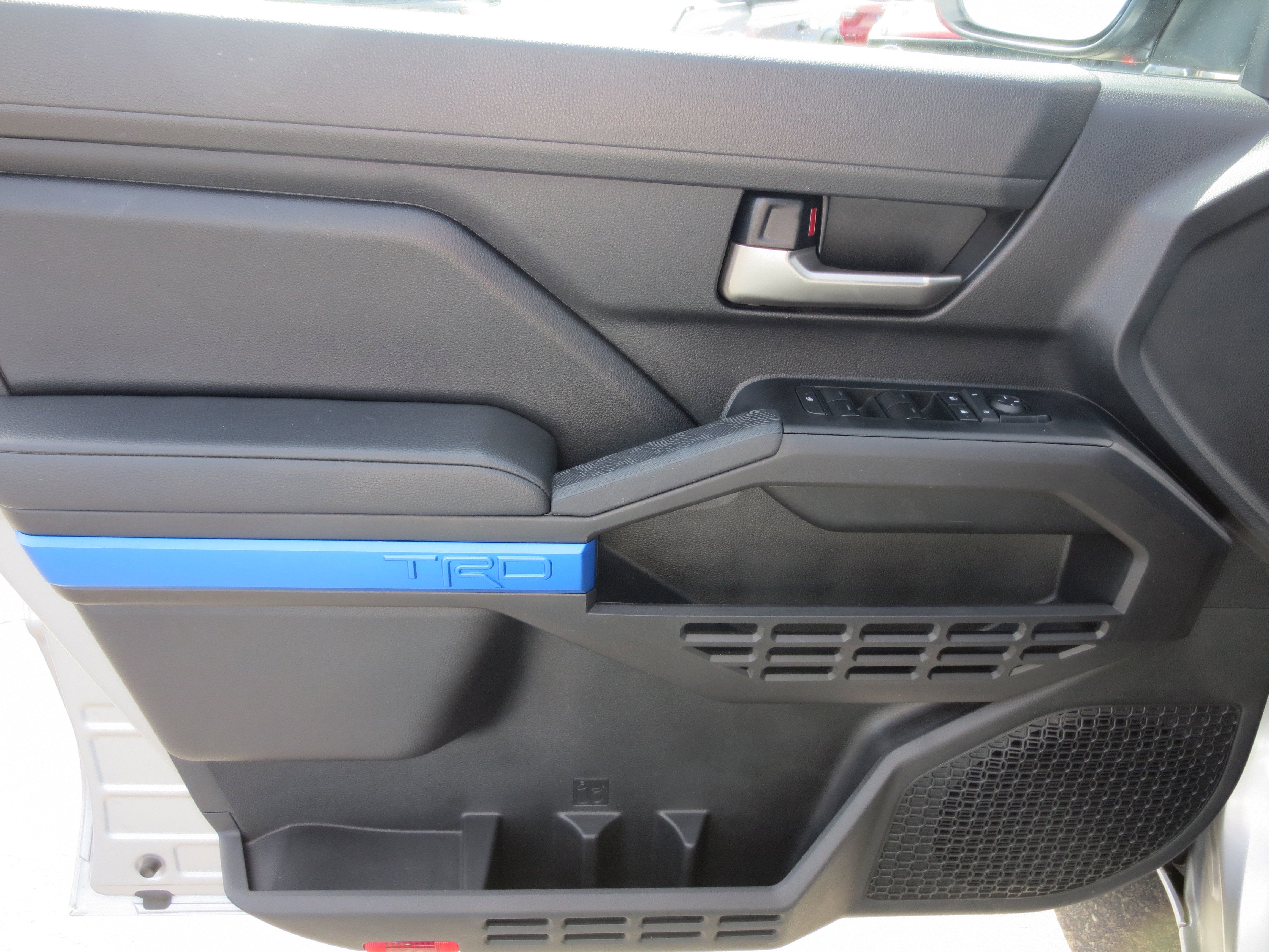 2025 Toyota Tacoma 4WD SR