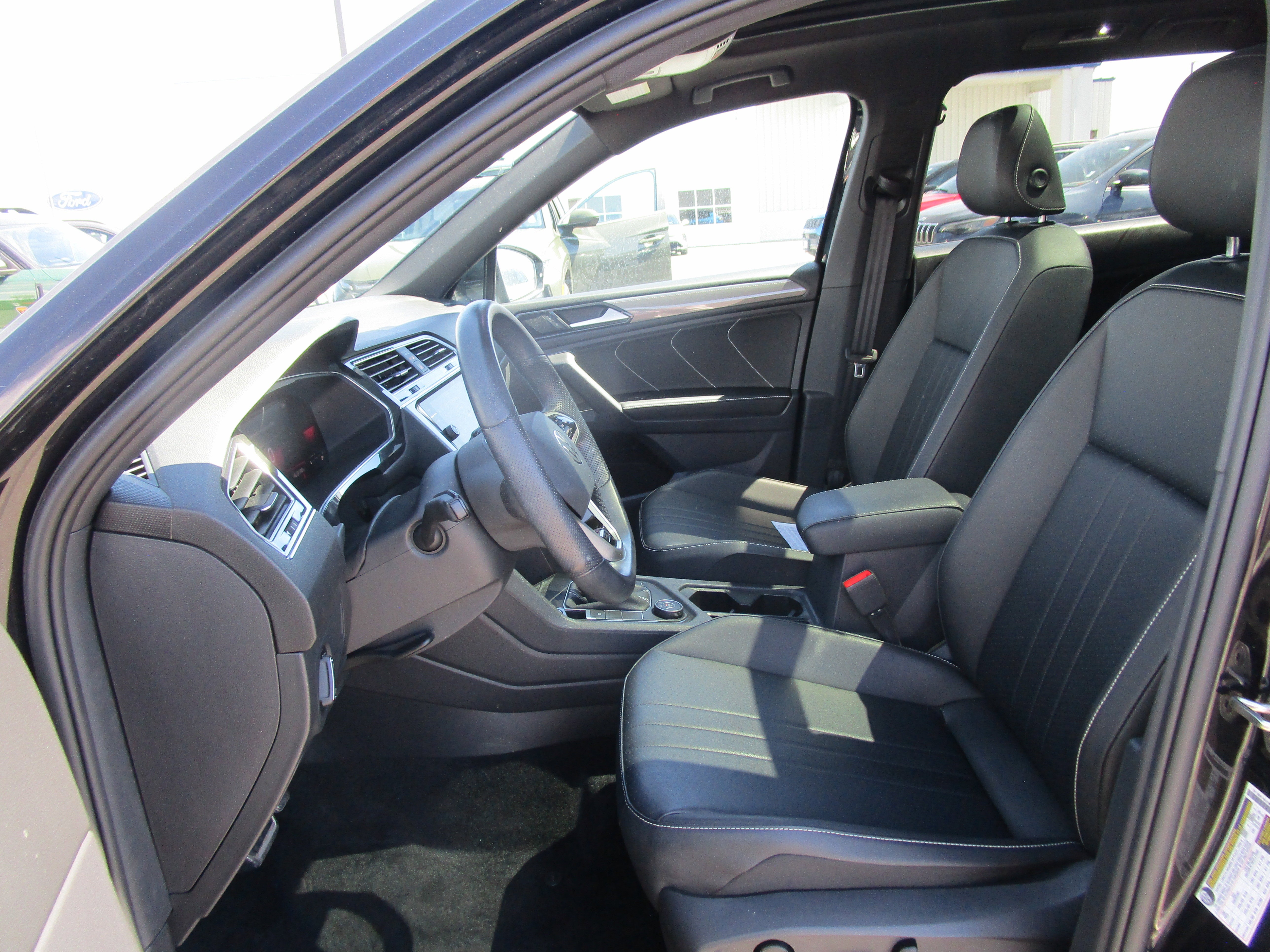 2023 Volkswagen Tiguan SE R-Line Black
