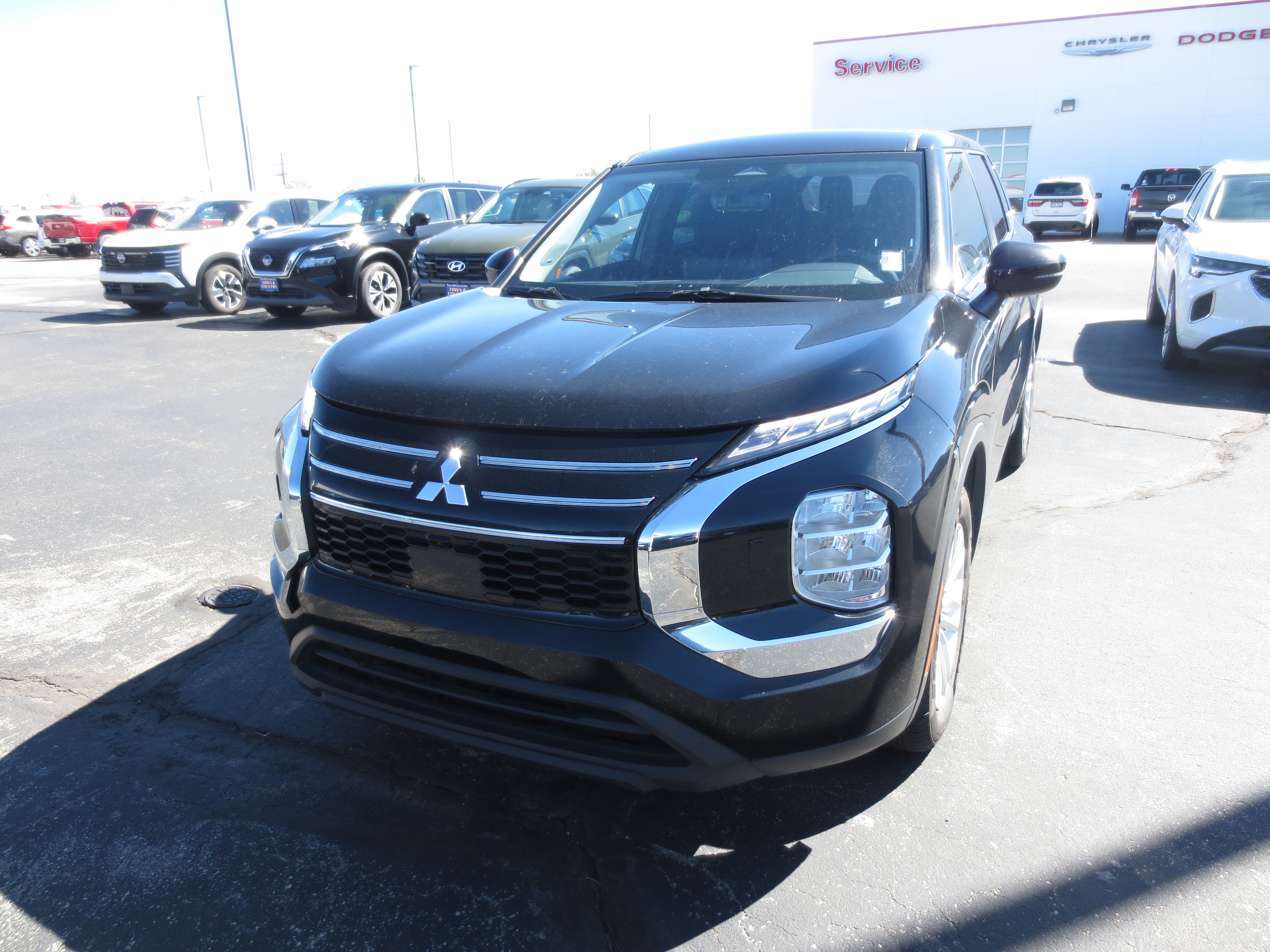 2025 Mitsubishi Outlander ES
