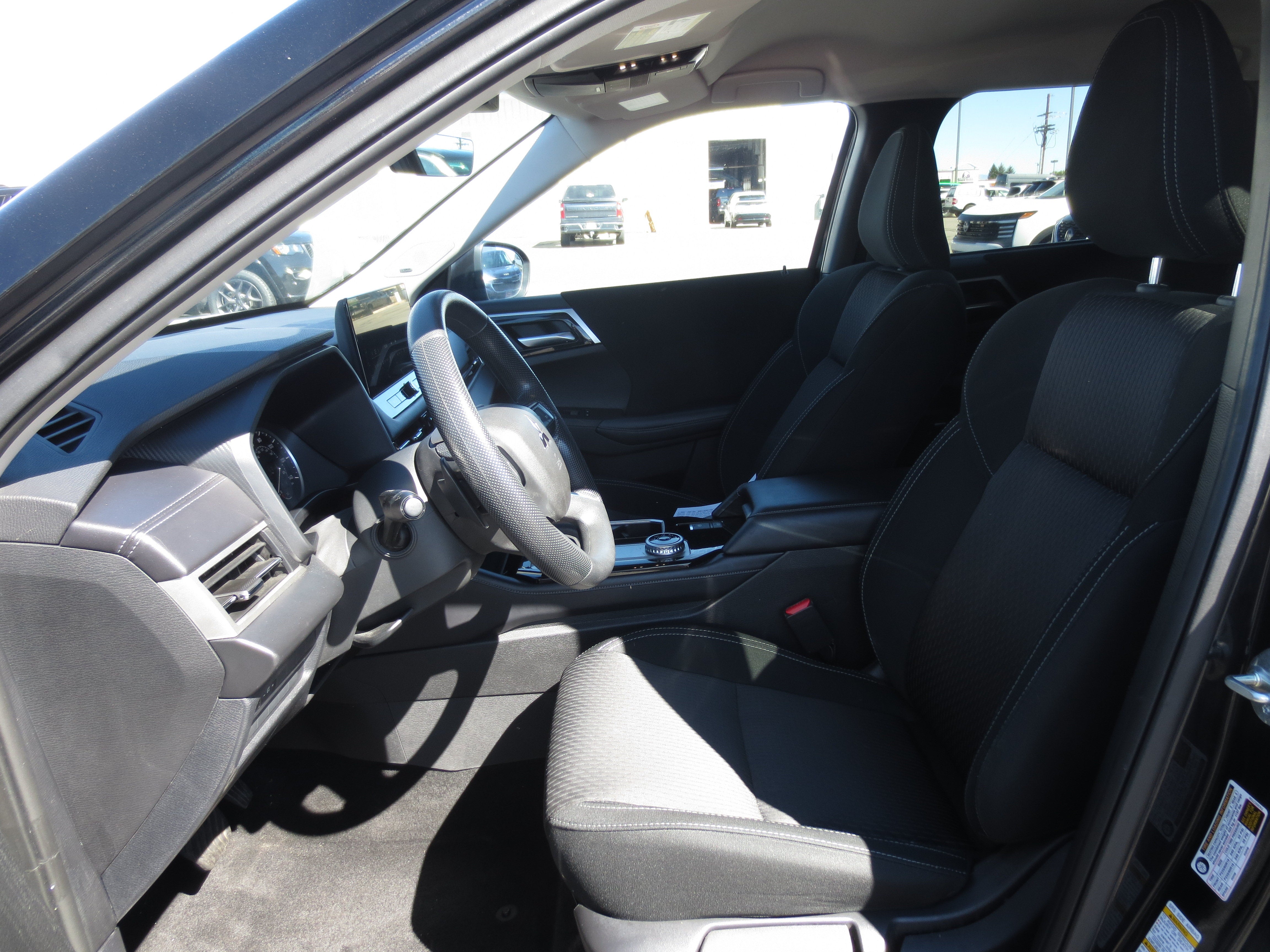 2025 Mitsubishi Outlander ES