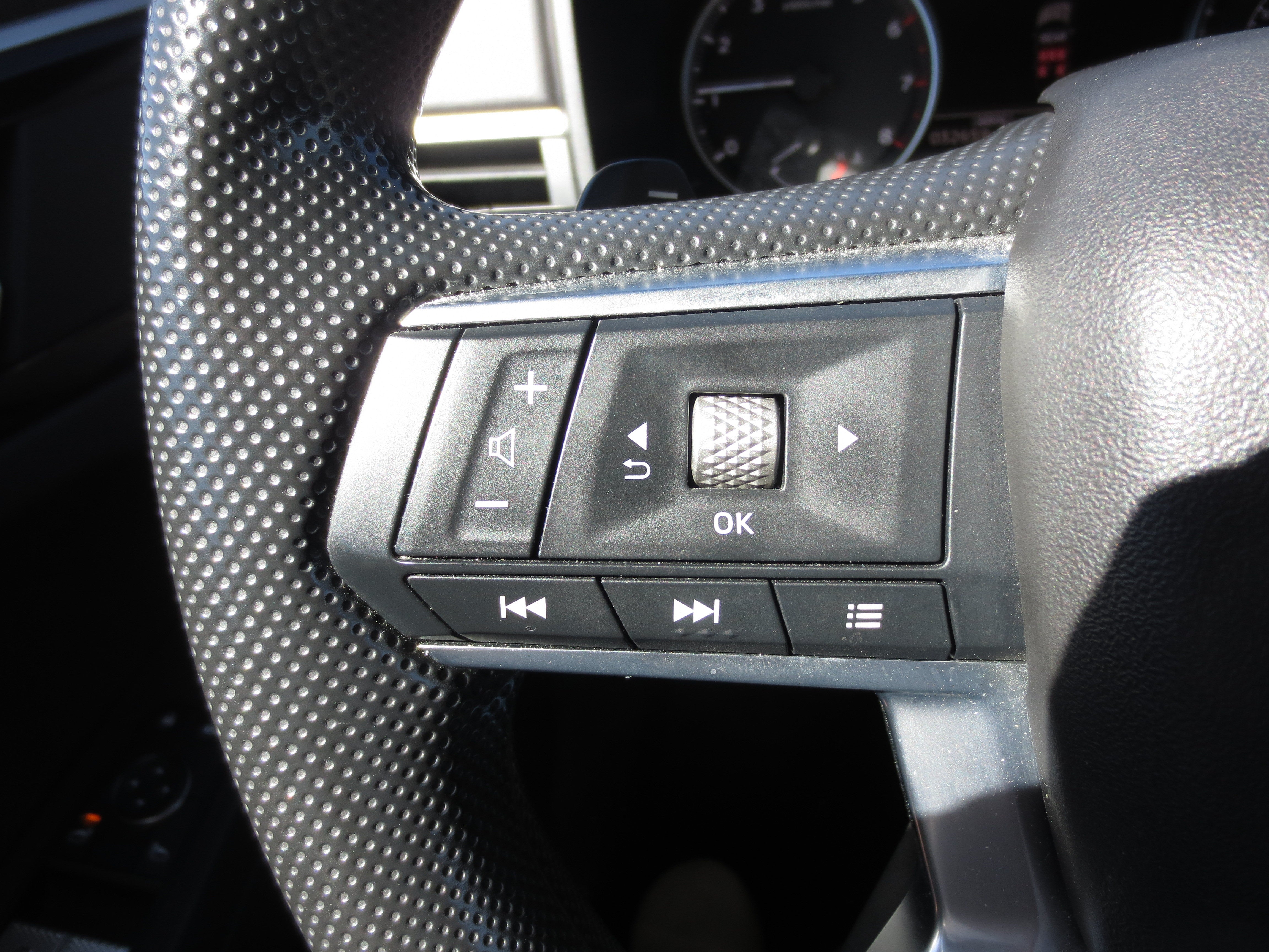 2025 Mitsubishi Outlander ES